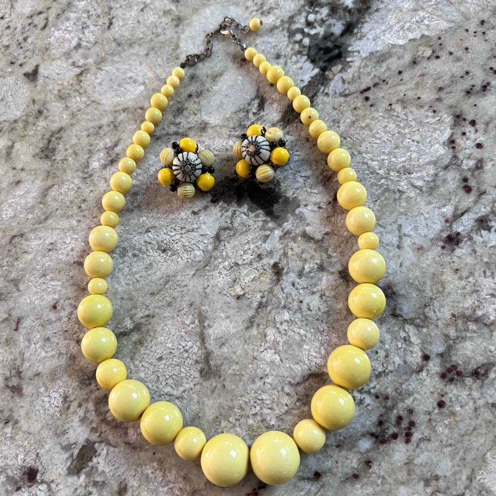 50’s Vintage yellow bead necklace. Clip on ear  rings